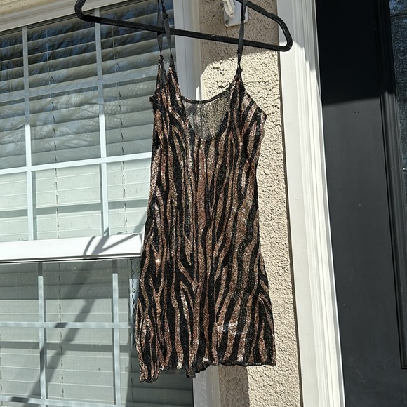 Women’s dress - Picture 2 of 2